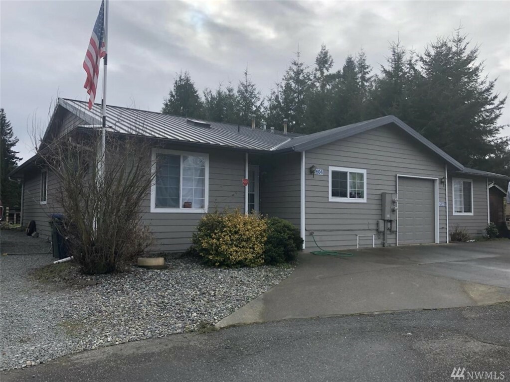 Property Photo:  602 604 Redwood Lane  WA 98284 