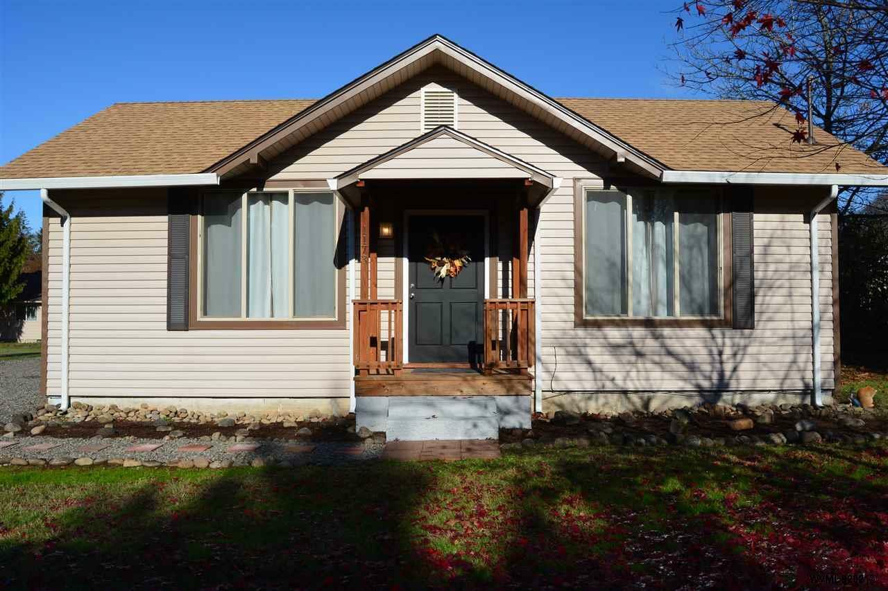 Property Photo:  1173 E Santiam St  OR 97383 