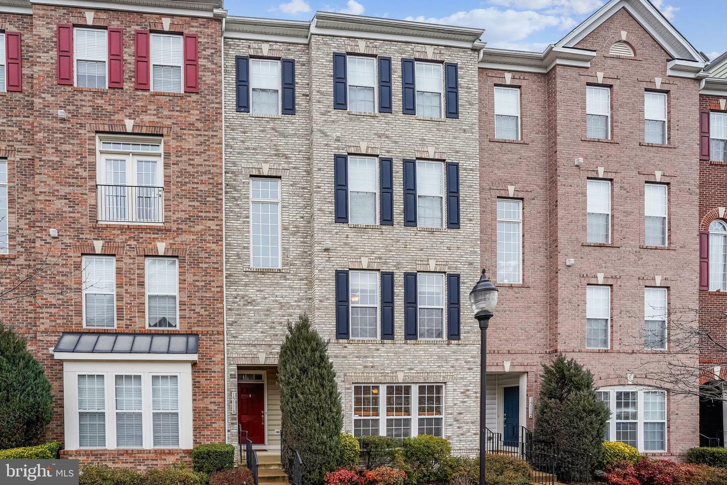 Property Photo: 15116 Kentshire Drive VA 22191