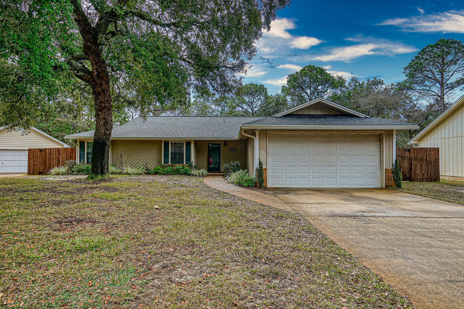 Property Photo:  322 Curacao Way  FL 32578 