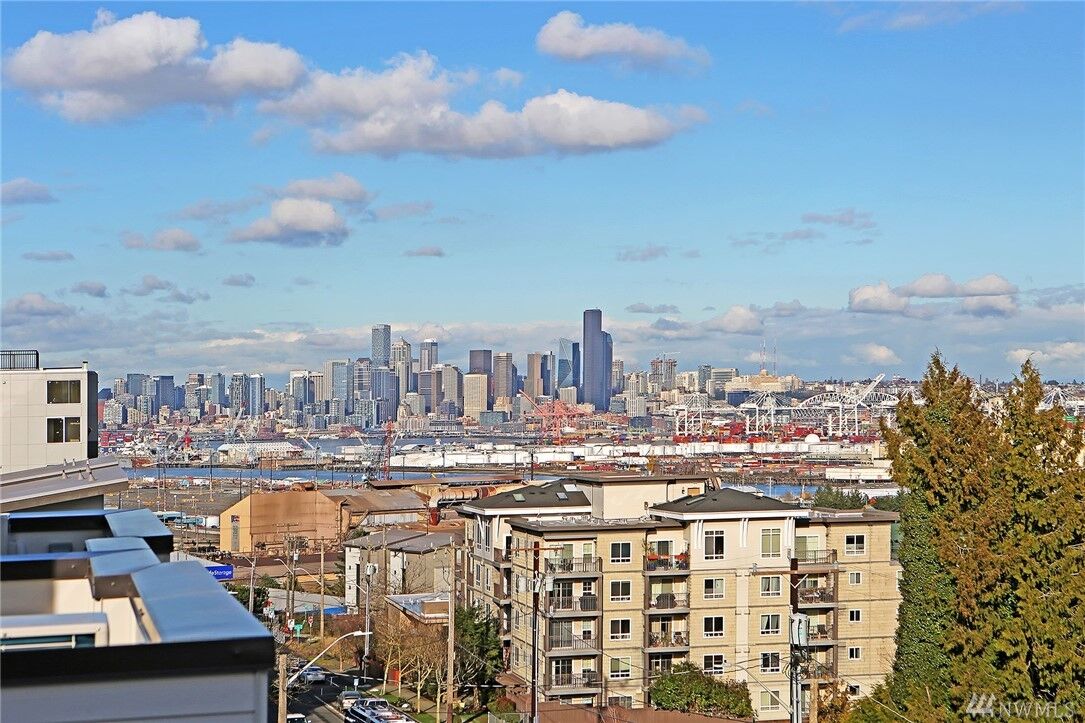 Property Photo: 3104 SW Avalon Wy G WA 98126