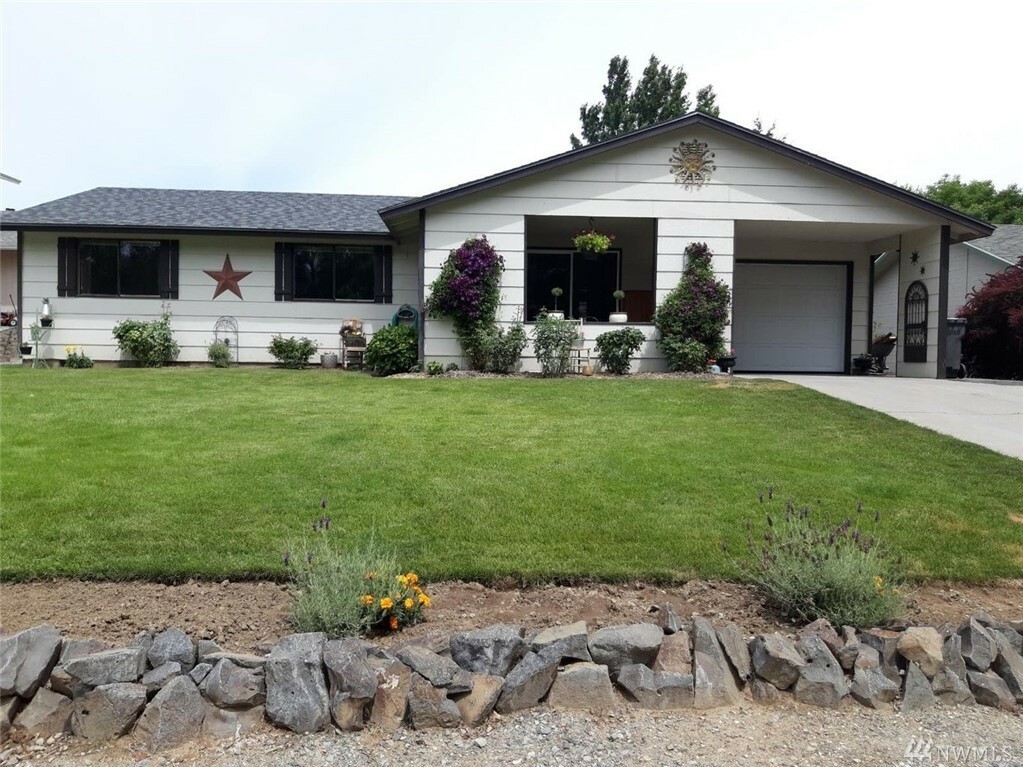 Property Photo: 3129 Bermuda St WA 98828
