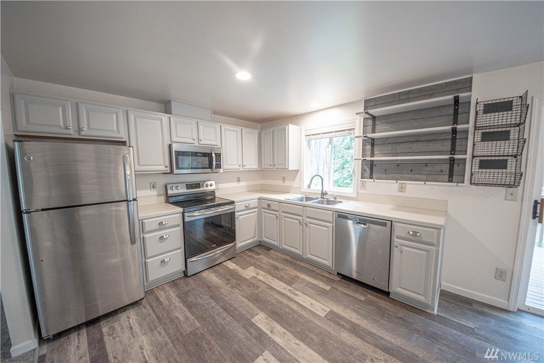 Property Photo: 5932 NE Timberland Dr WA 98346