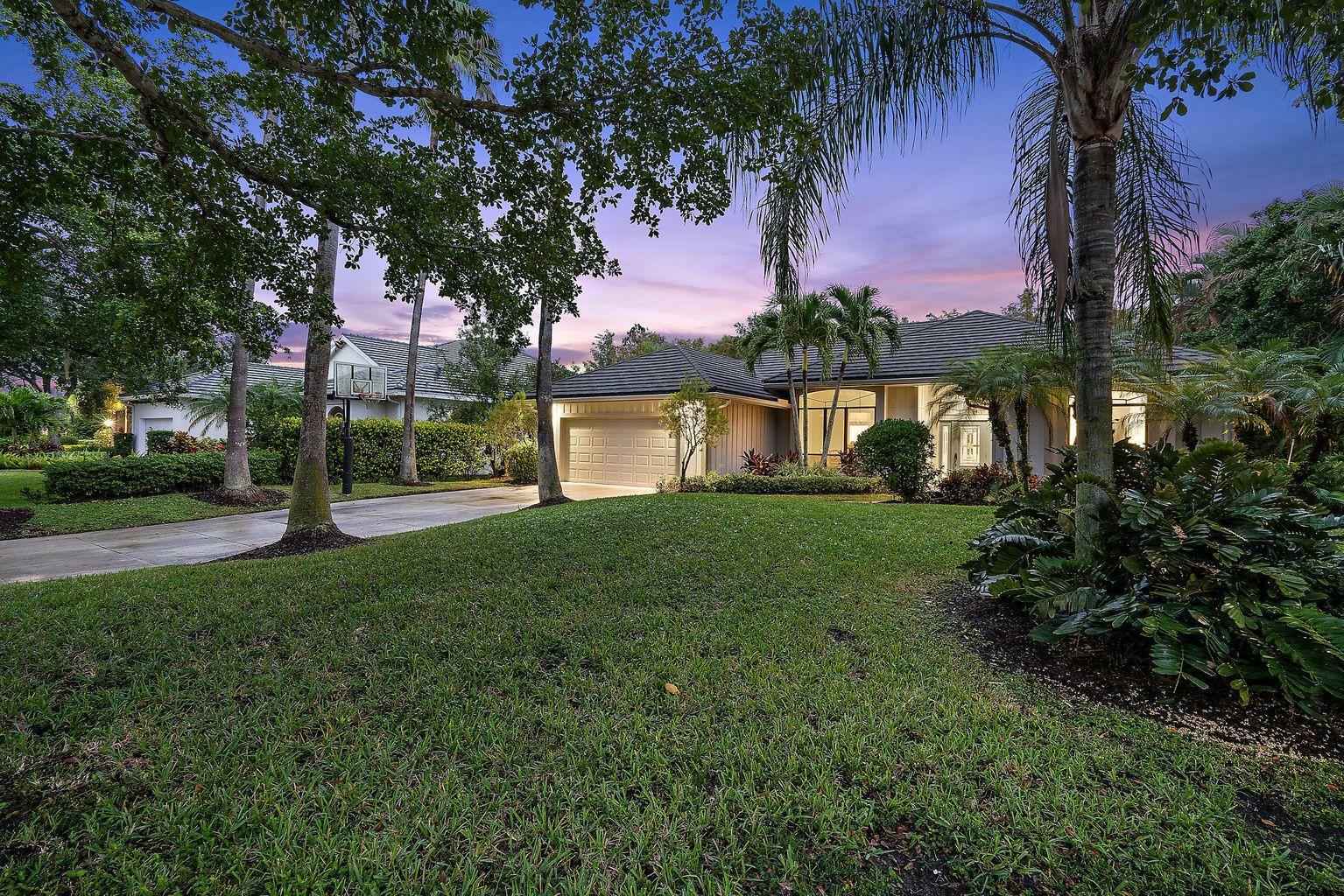 Property Photo:  36 Cayman Place  FL 33418 