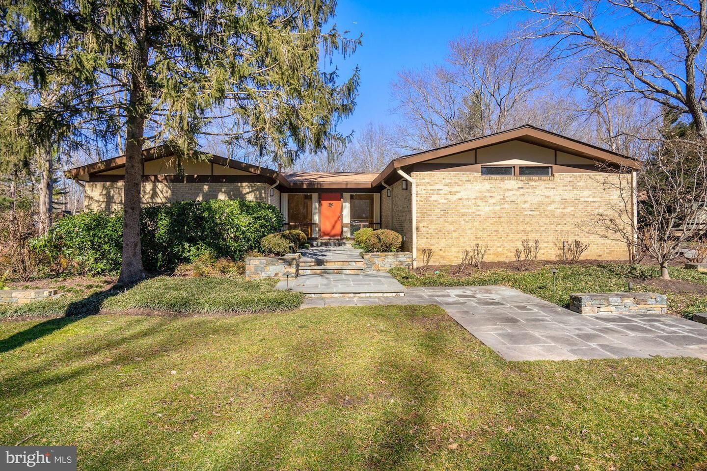 Property Photo: 3010 Cunningham Drive VA 22309