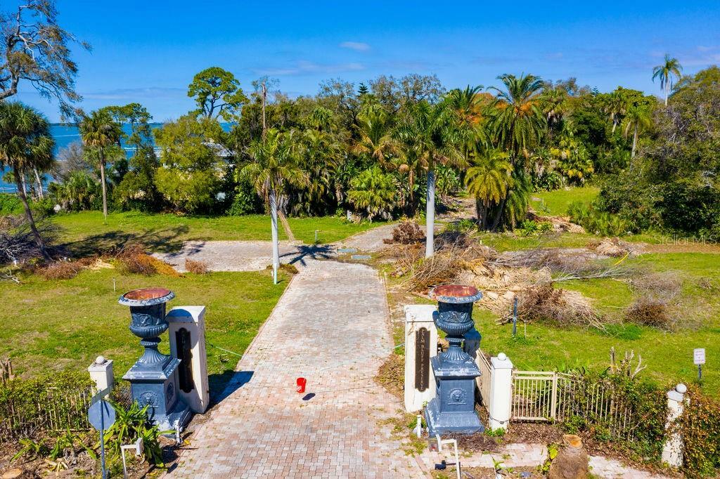 Property Photo: 300 Palm Bluff St FL 33755