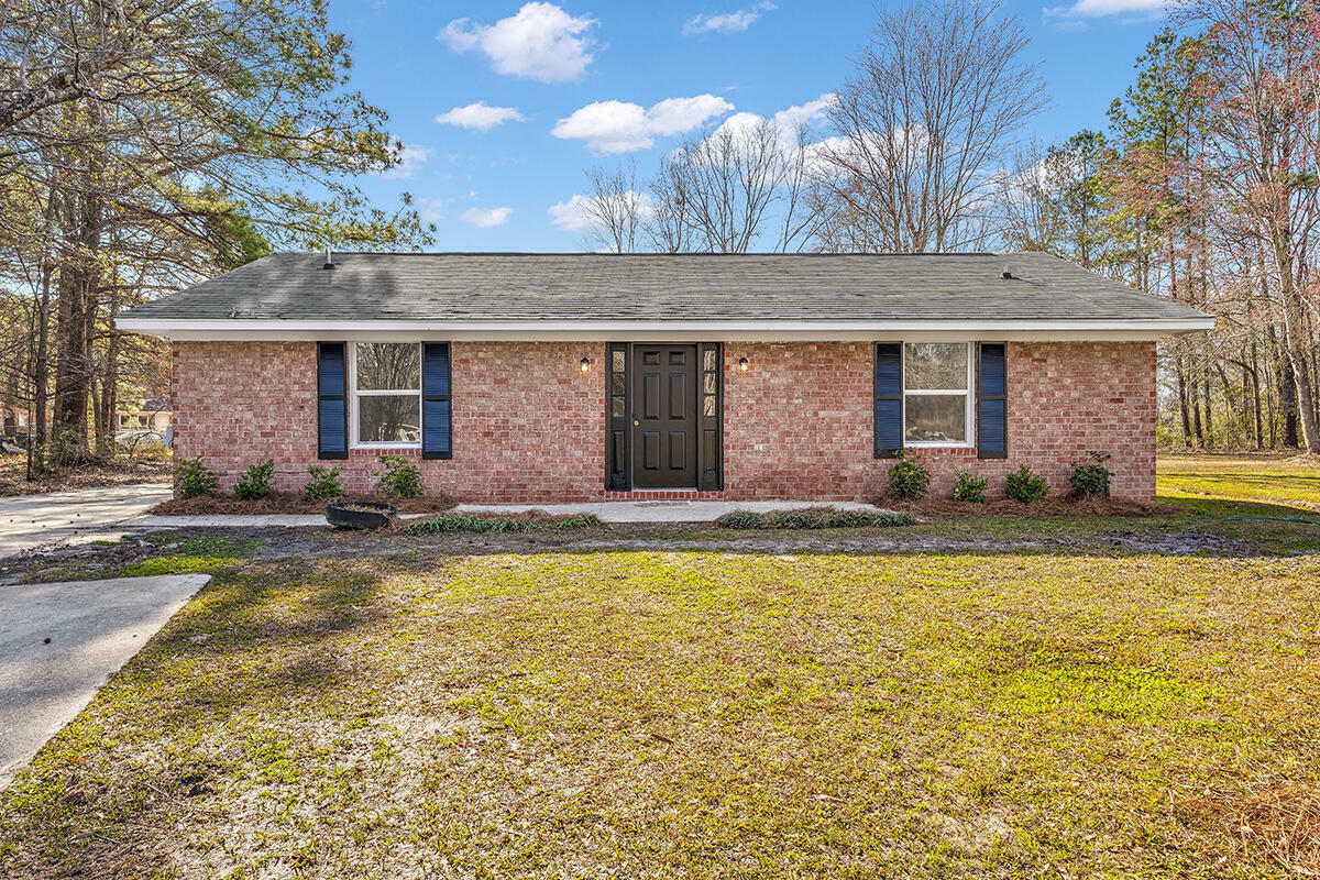 Property Photo:  208 Shamrock Dr  SC 29483 