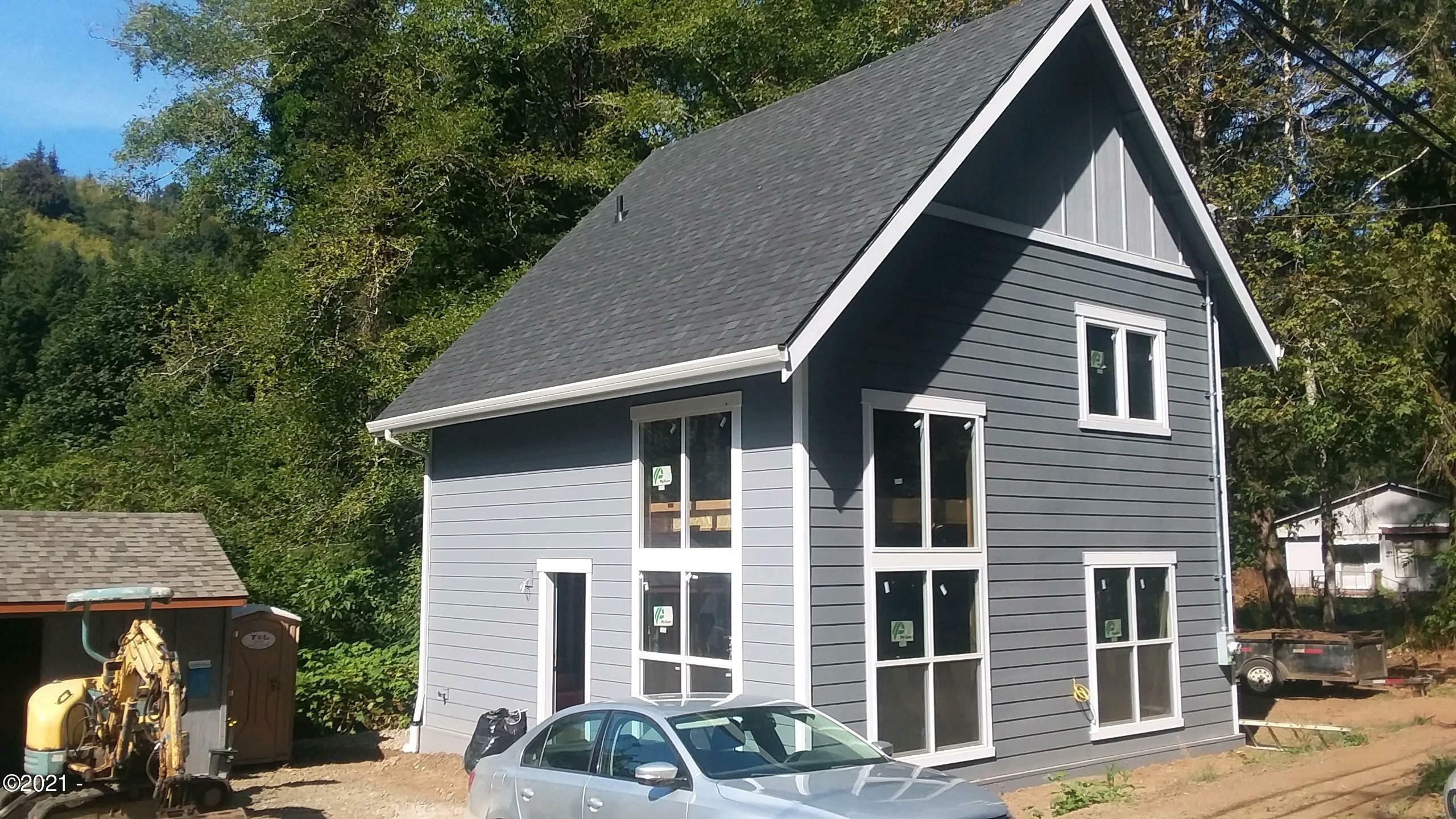 Property Photo: 629 N Deerlane Drive OR 97368
