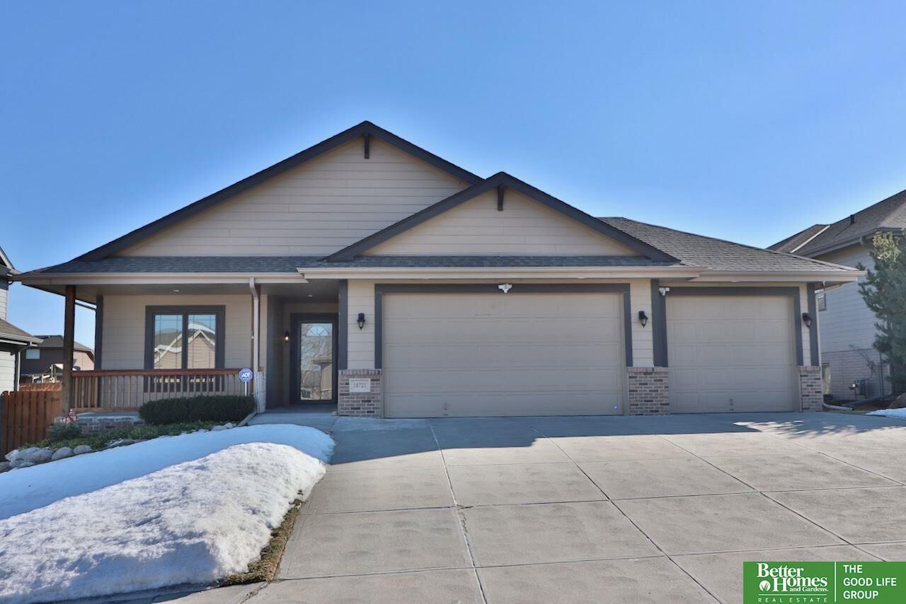 Property Photo:  18721 Leavenworth  NE 68022 