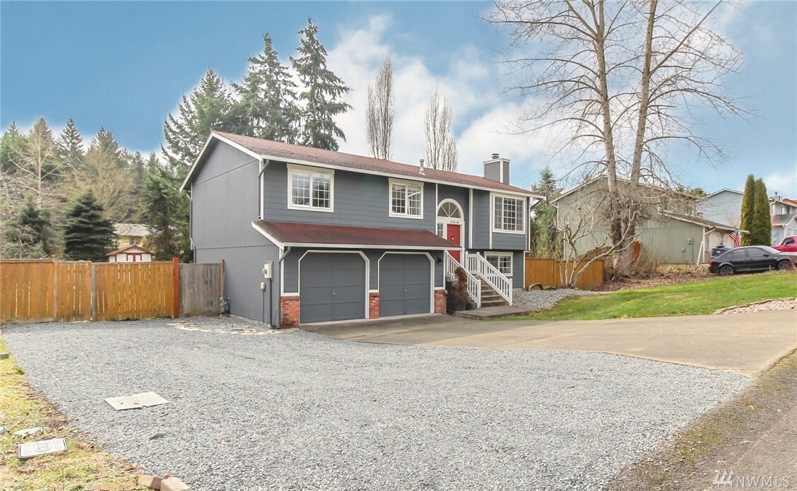 Property Photo:  9414 218th St Ct E  WA 98338 