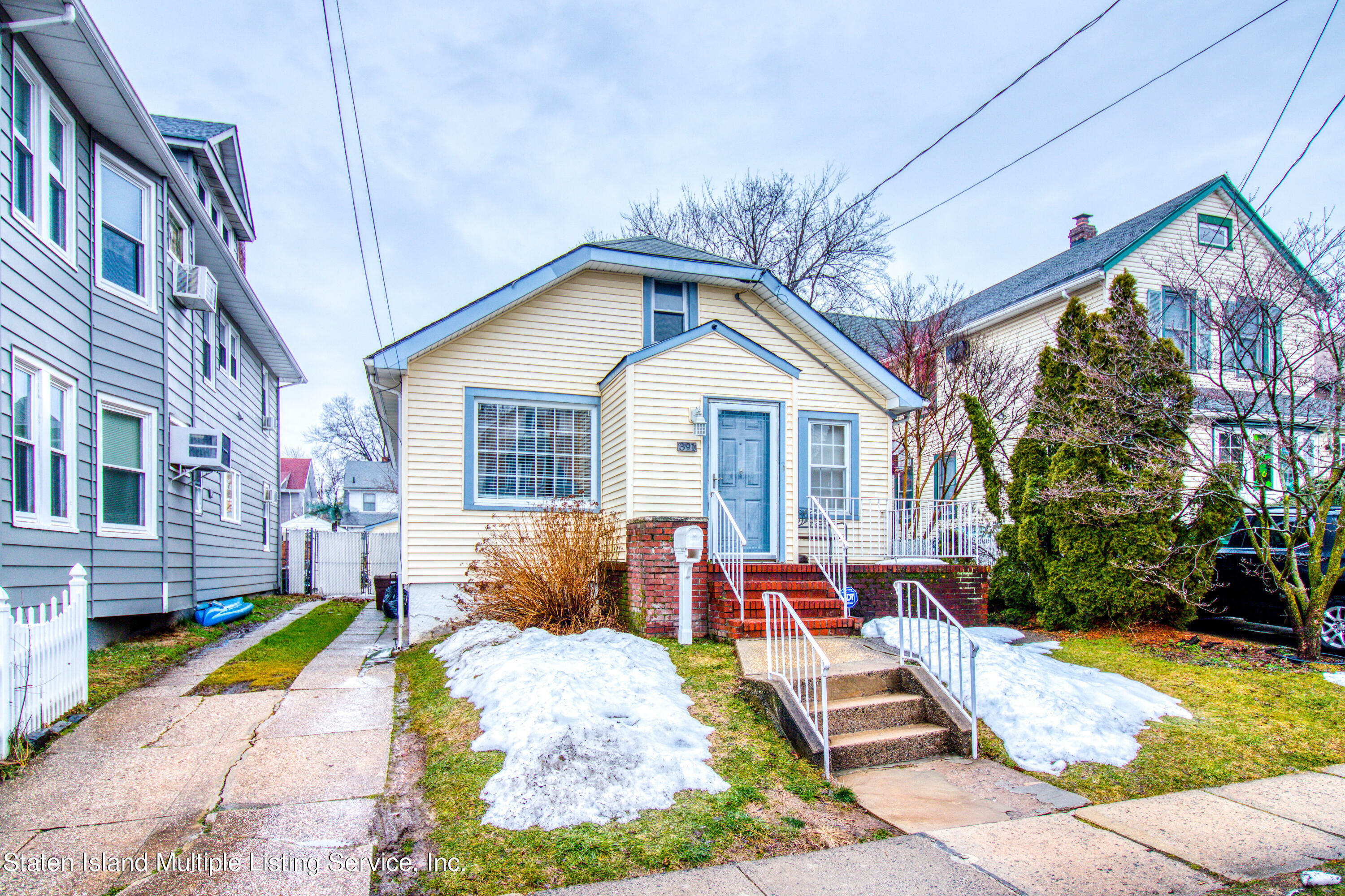 Property Photo:  391 N Burgher Avenue  NY 10310 