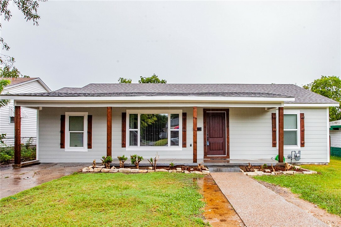 Property Photo:  1812 Travis Street  TX 76711 