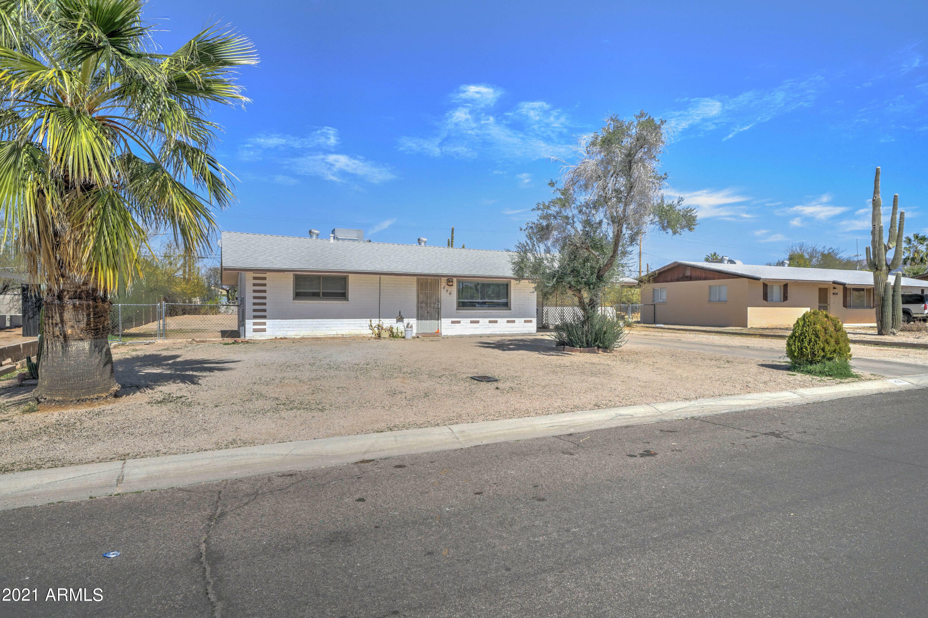 Property Photo:  856 E Friar Avenue  AZ 85119 