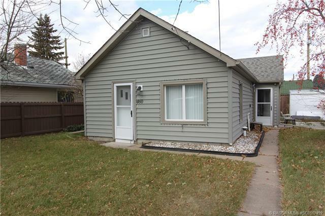 Property Photo: 460 2 Avenue W AB T0J 0Y3