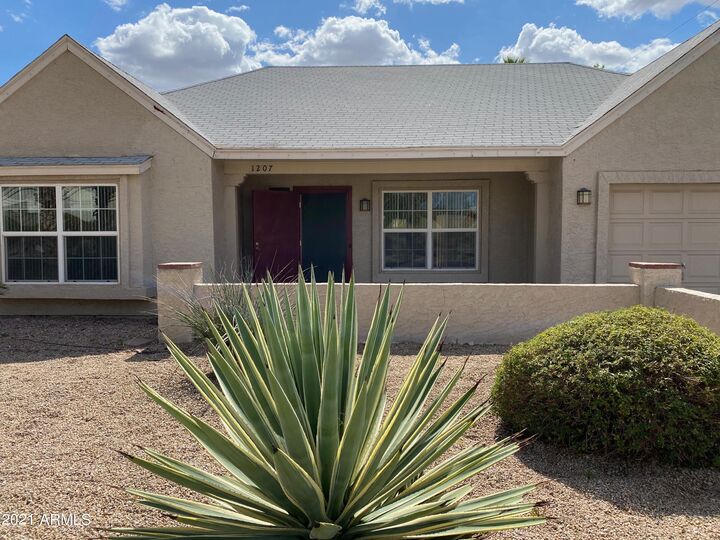 Property Photo: 1207 E Tonto Lane AZ 85024