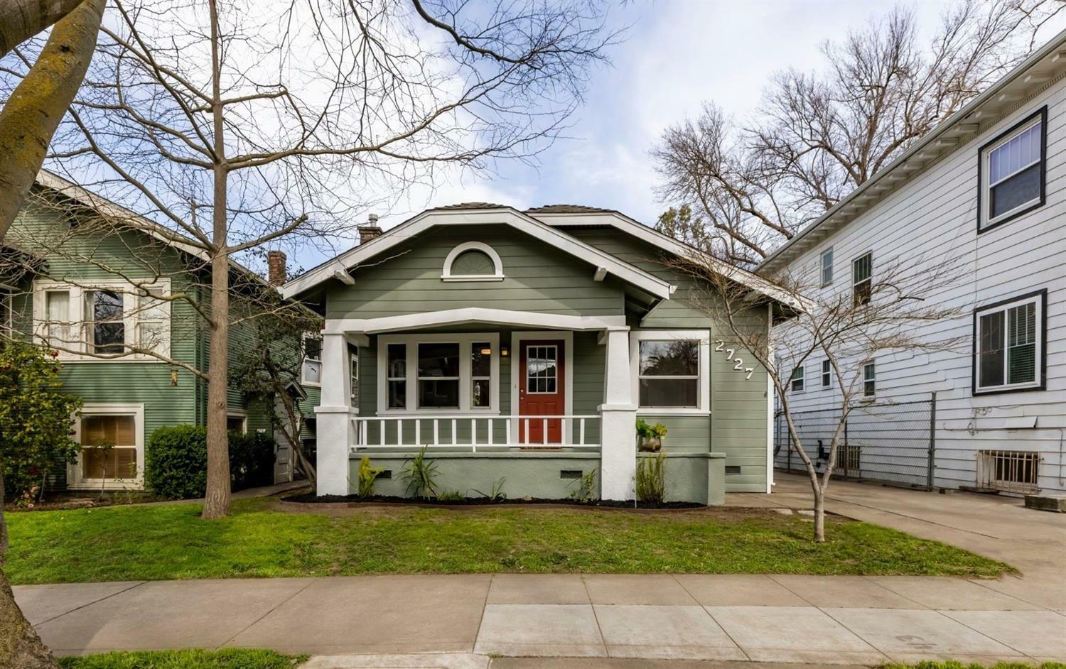 Property Photo:  2727 E Street  CA 95816 