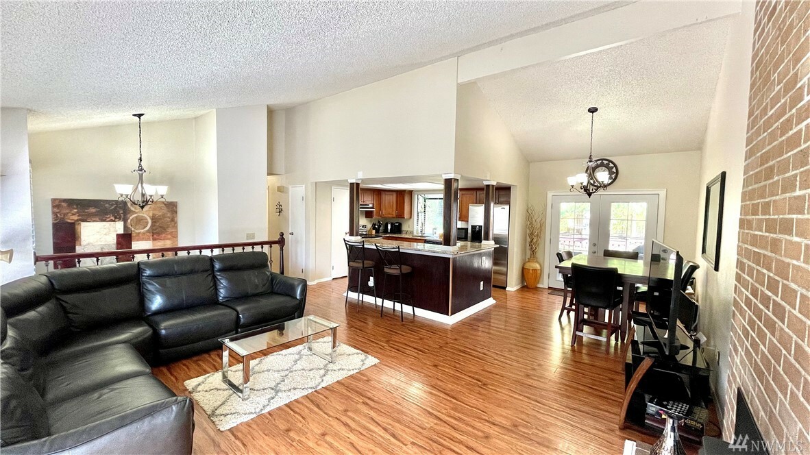 Property Photo: 30638 4th Ave S WA 98003