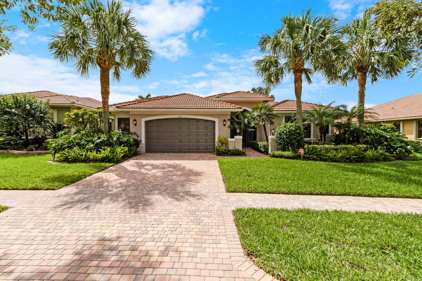 Property Photo:  6879 Caviro Lane Lane  FL 33437 