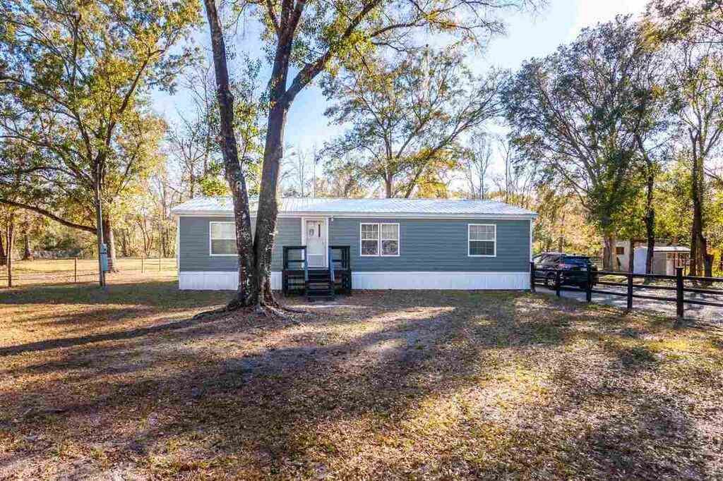 Property Photo:  4805 Kenneth St  FL 32145 