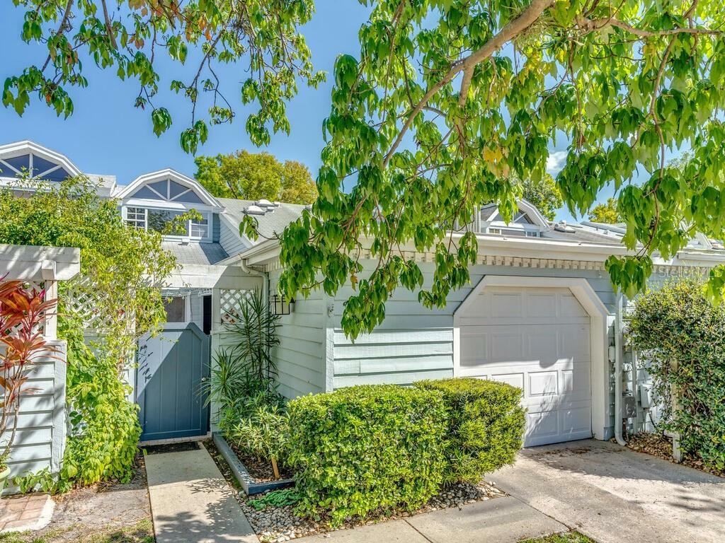 Property Photo:  220 S Lincoln Avenue  FL 33609 