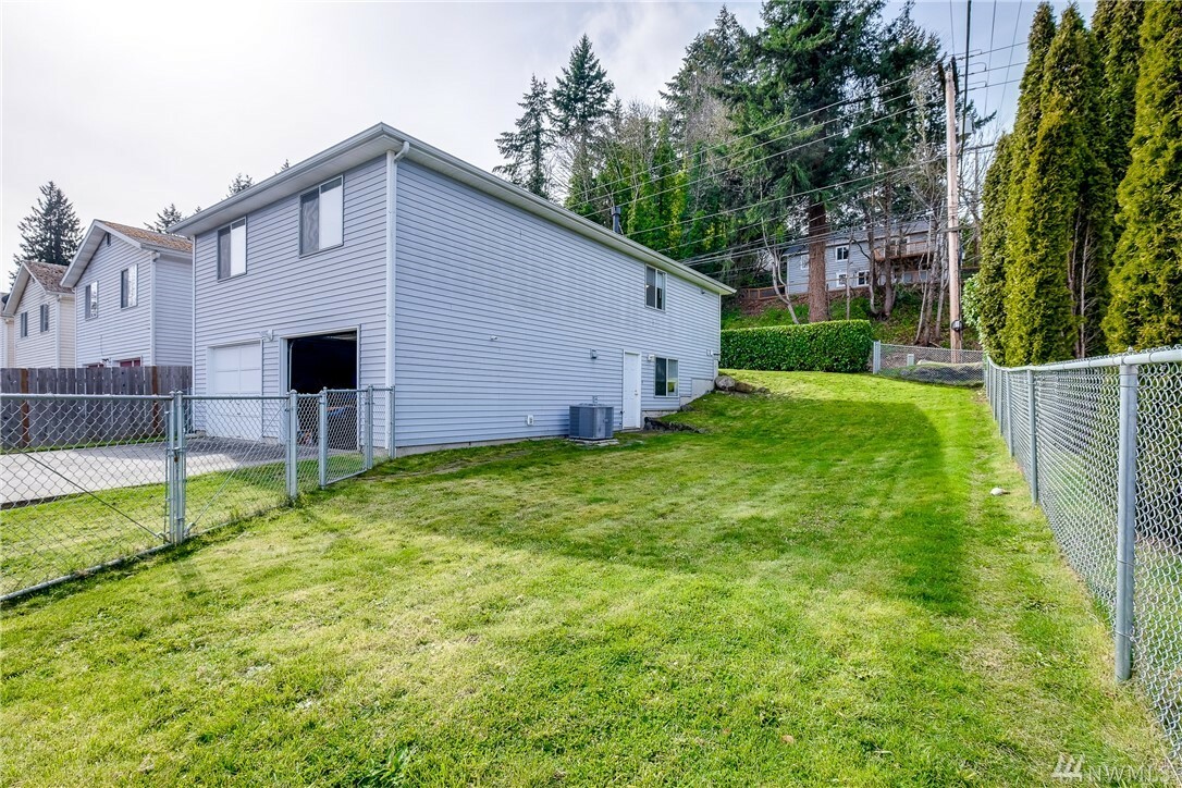 Property Photo:  652 Adele Ave  WA 98310 