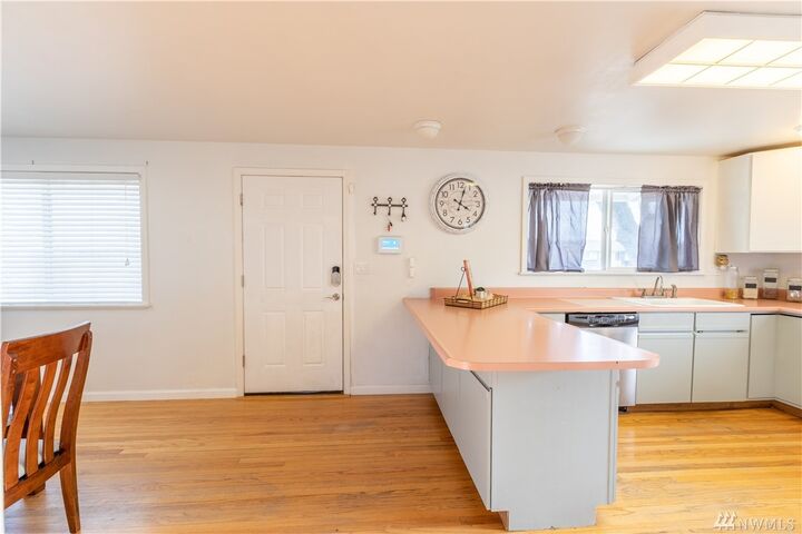 Property Photo:  250 N Earl Rd  WA 98837 
