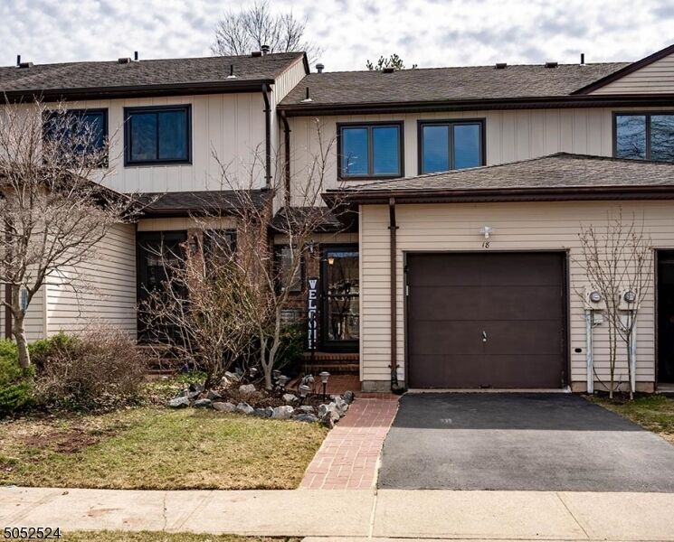 Property Photo: 18 Sherwood Ct NJ 08822