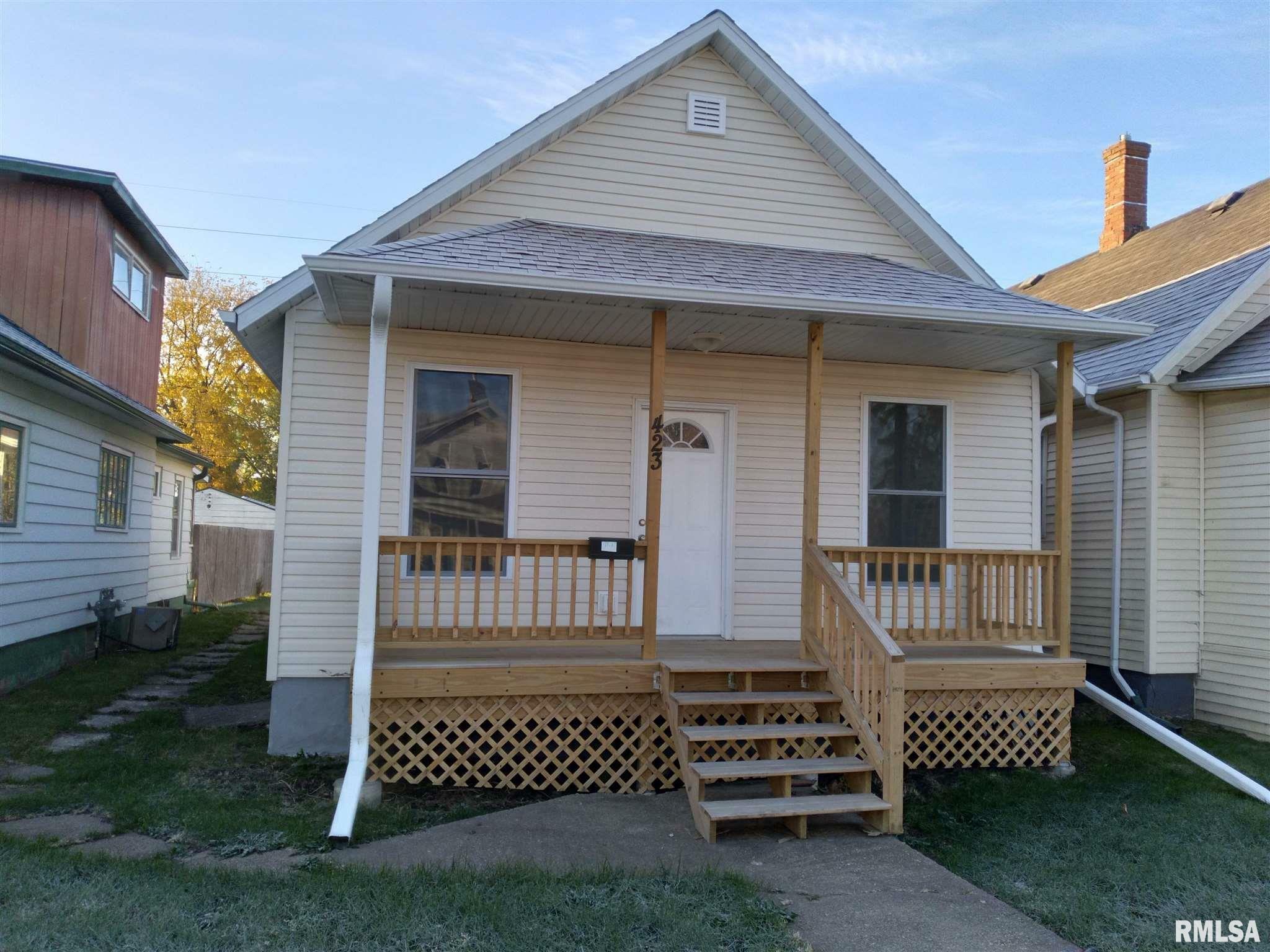 Property Photo:  423 1st Avenue  IA 52732 