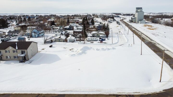 Property Photo: 5 4th Street SE AB T0H 1M0