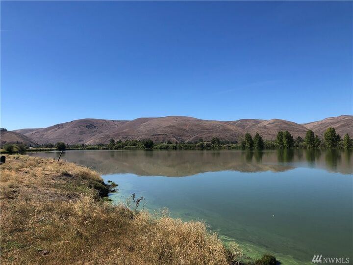 Property Photo:  6779 Xx Number 6 Rd  WA 98926 