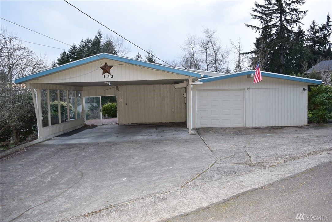Property Photo:  123 SE 16th St  WA 98532 