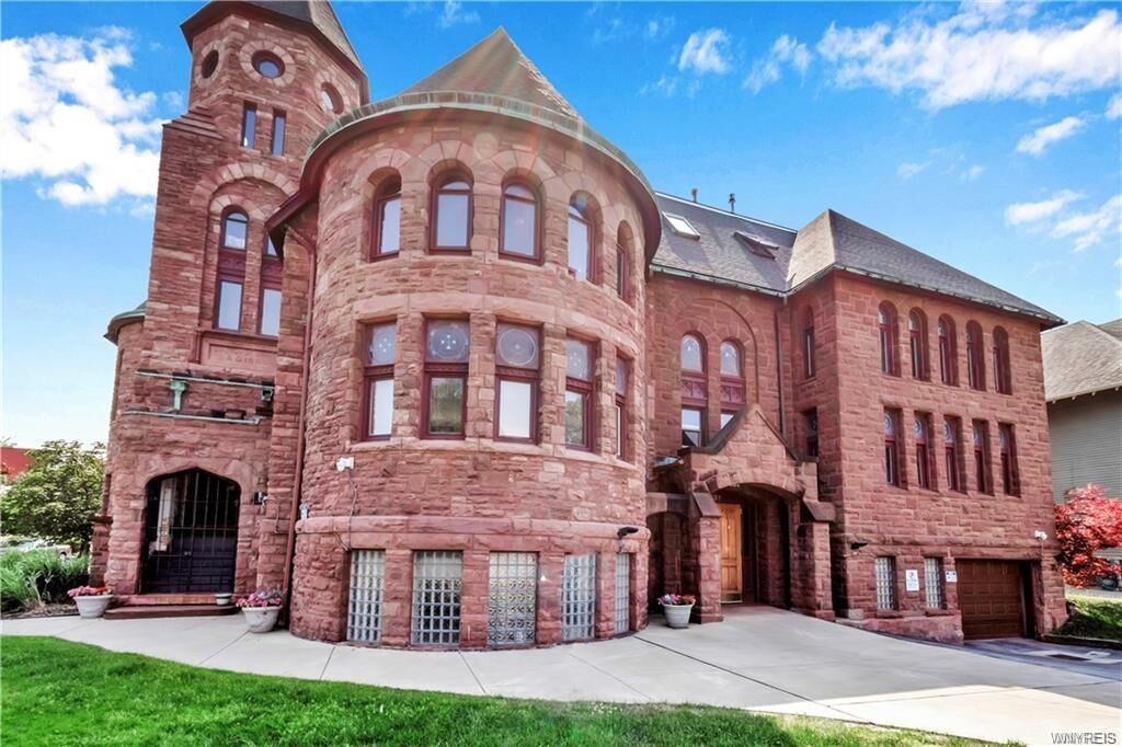 Property Photo:  233 Richmond Avenue 12  NY 14222