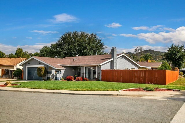 Property Photo:  530 Topaz Court  CA 92027 