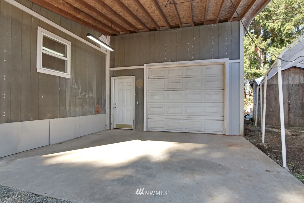 Property Photo:  11806  200th Avenue E  WA 98391 