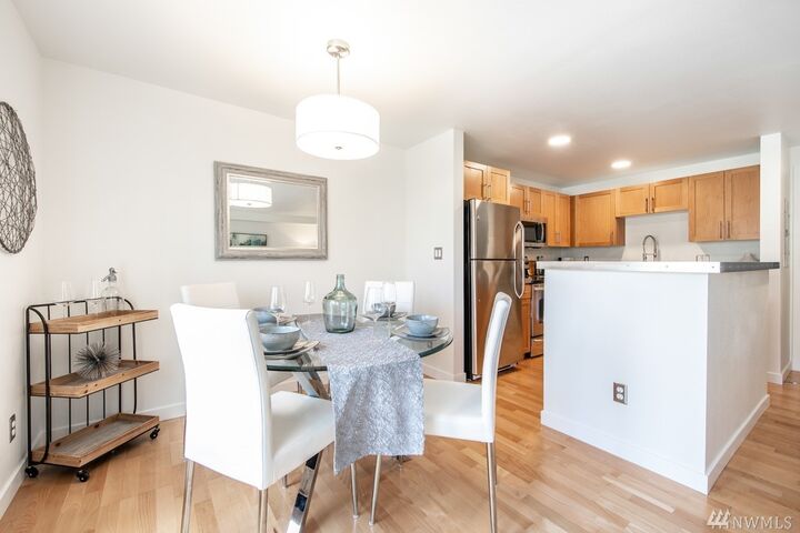 Property Photo: 3661 Phinney Ave N 406 WA 98103