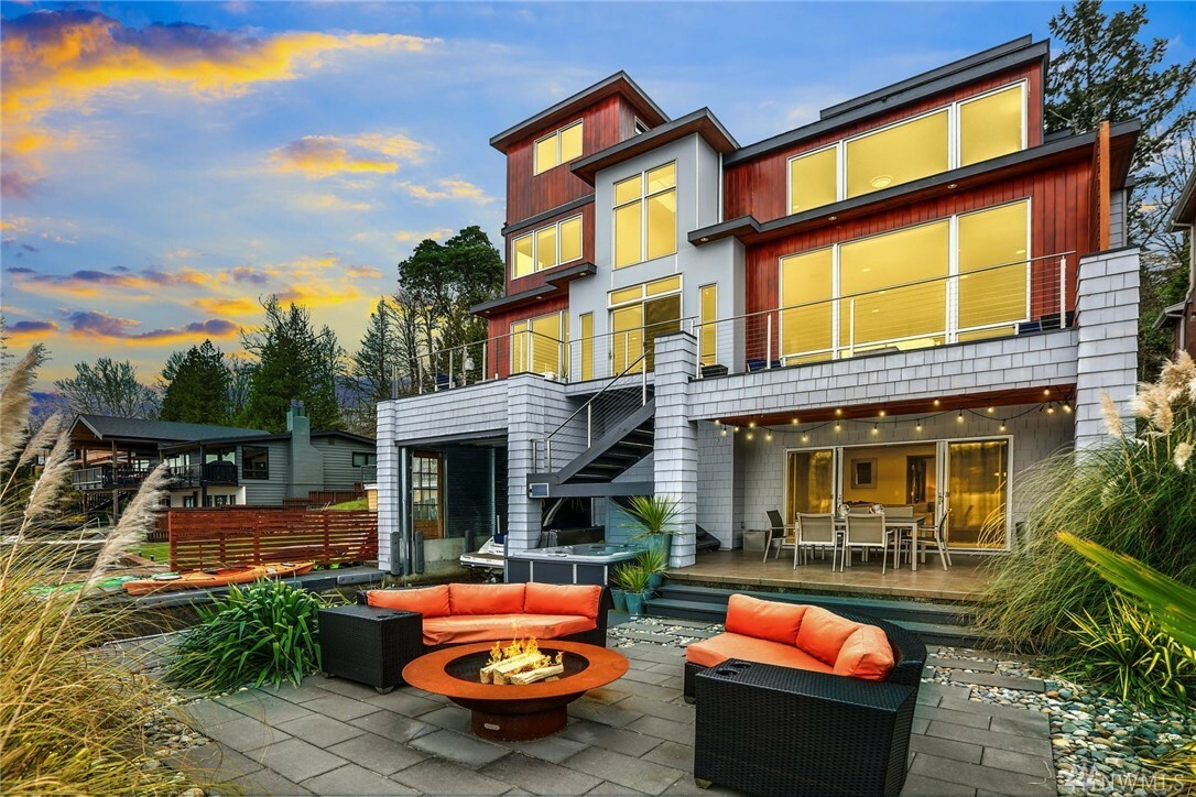 Property Photo:  6433 Ripley Lane SE  WA 98056 