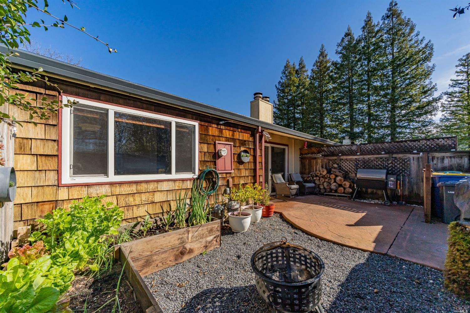 Property Photo:  405 Woodbine Way  CA 95492 