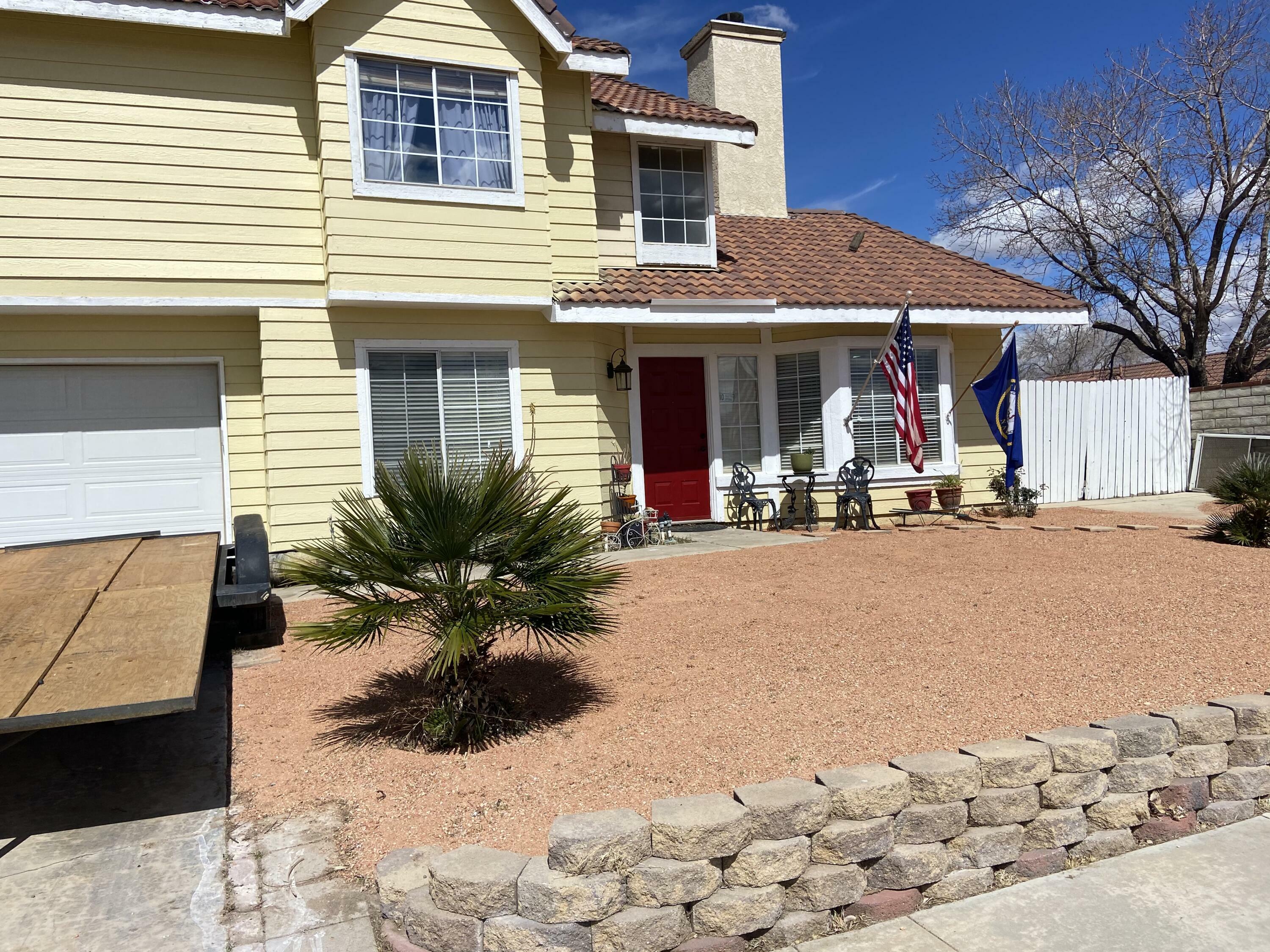 Property Photo:  1941 Gable View Street  CA 93550 