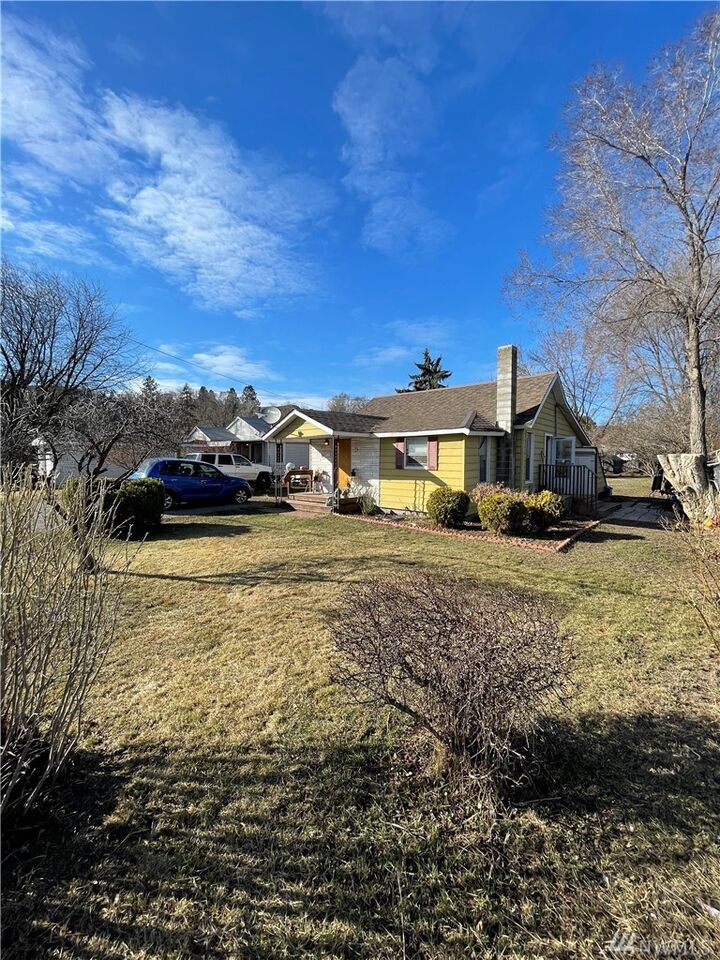 Property Photo: 430 W 4th Ave WA 98841