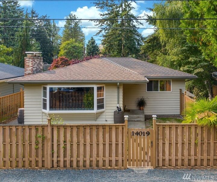 Property Photo: 14019 Interlake Ave N WA 98133