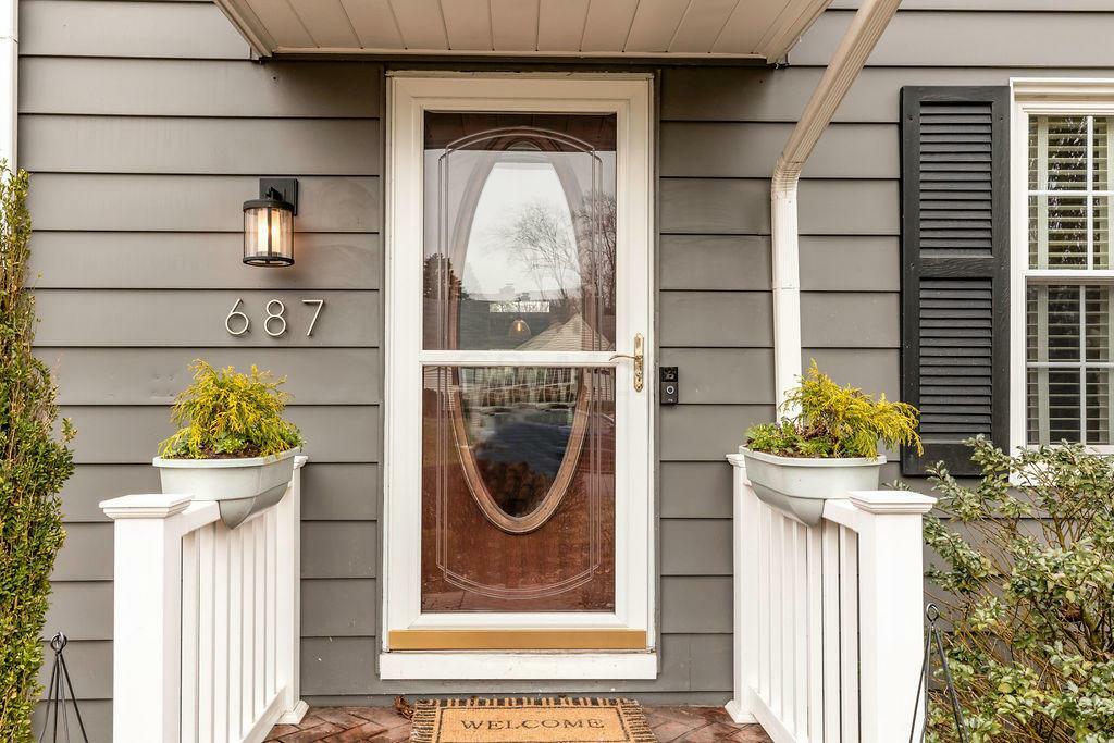 Property Photo: 687 E Beaumont Road OH 43214