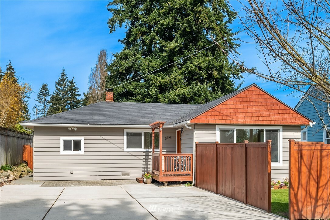 Property Photo: 614 N 125th Street WA 98133