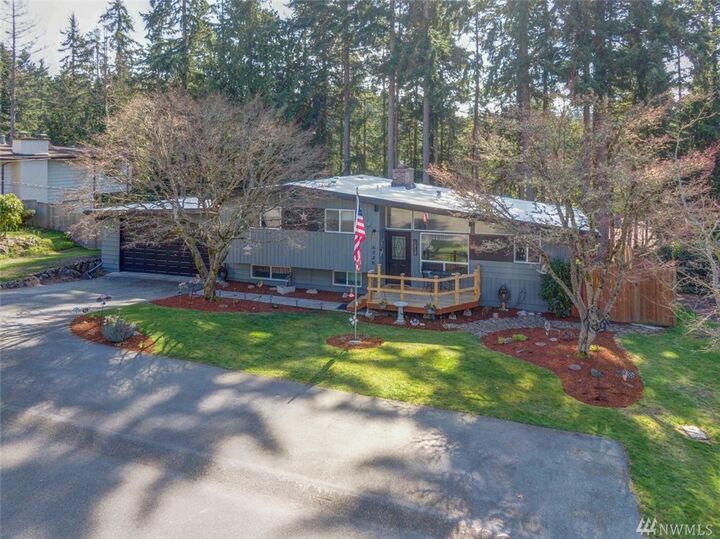 Property Photo: 6226 170th Place SW WA 98037