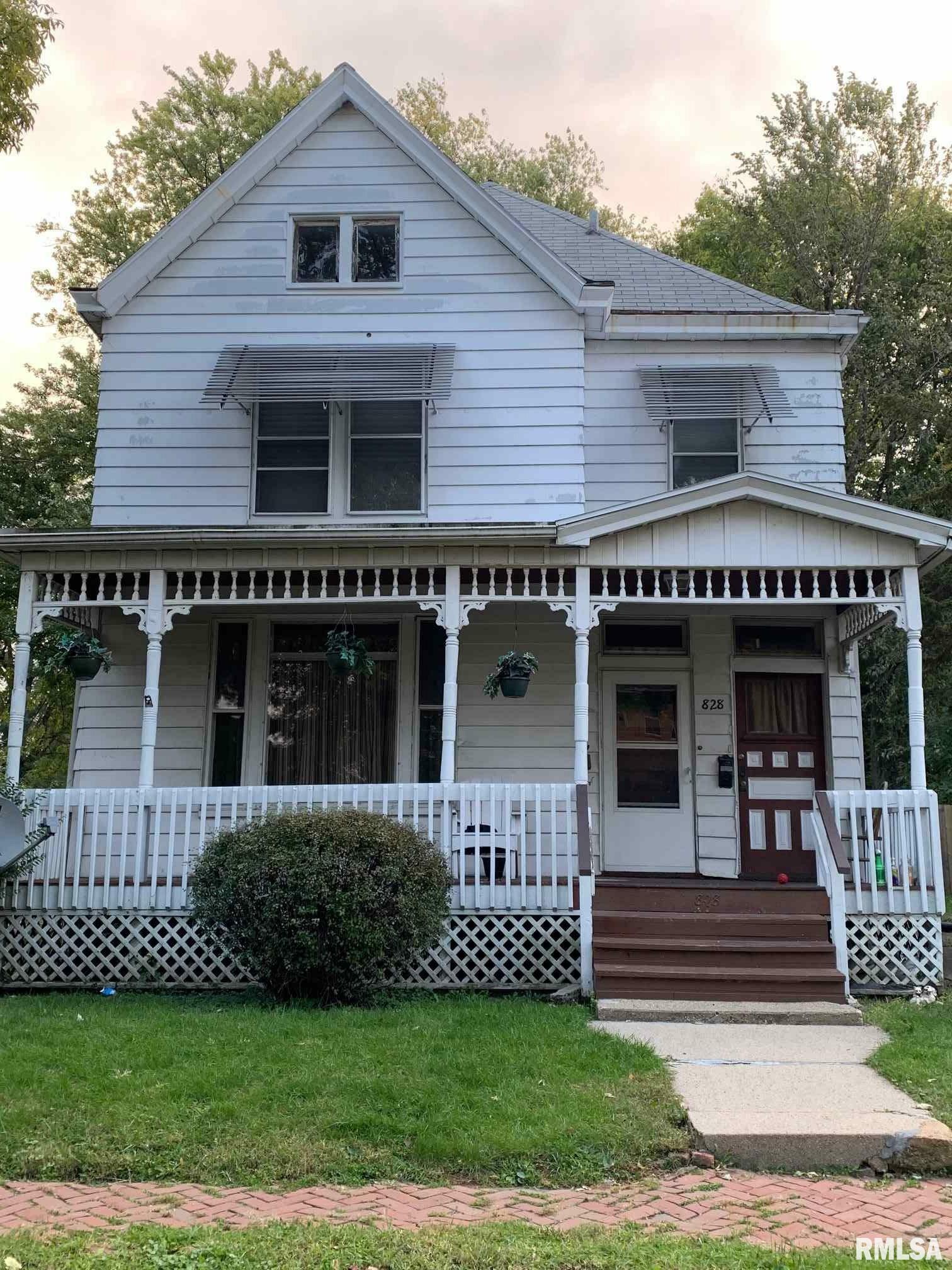 Property Photo:  828 N Garfield  IL 61606 