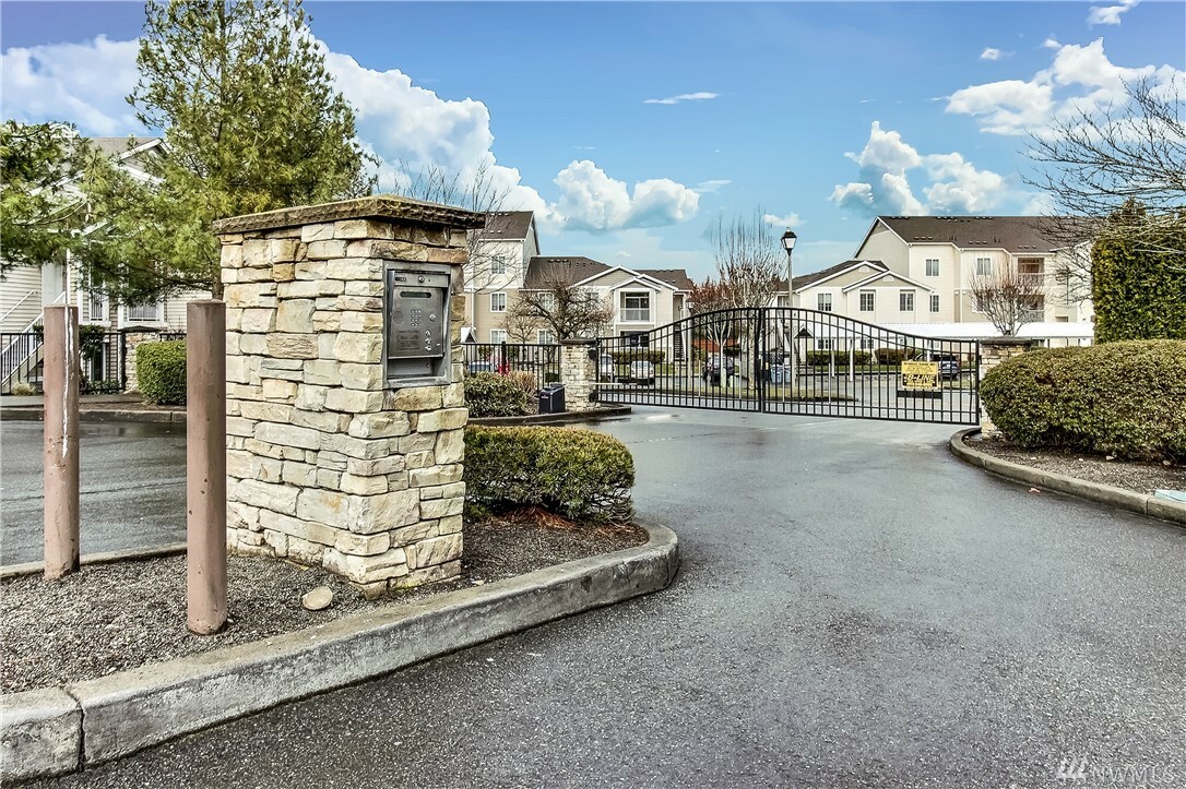Property Photo: 10011 186th St E 241 WA 98375