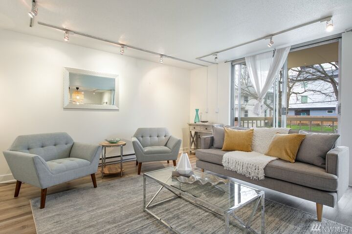 Property Photo: 4540 8th Ave NE 202 WA 98105