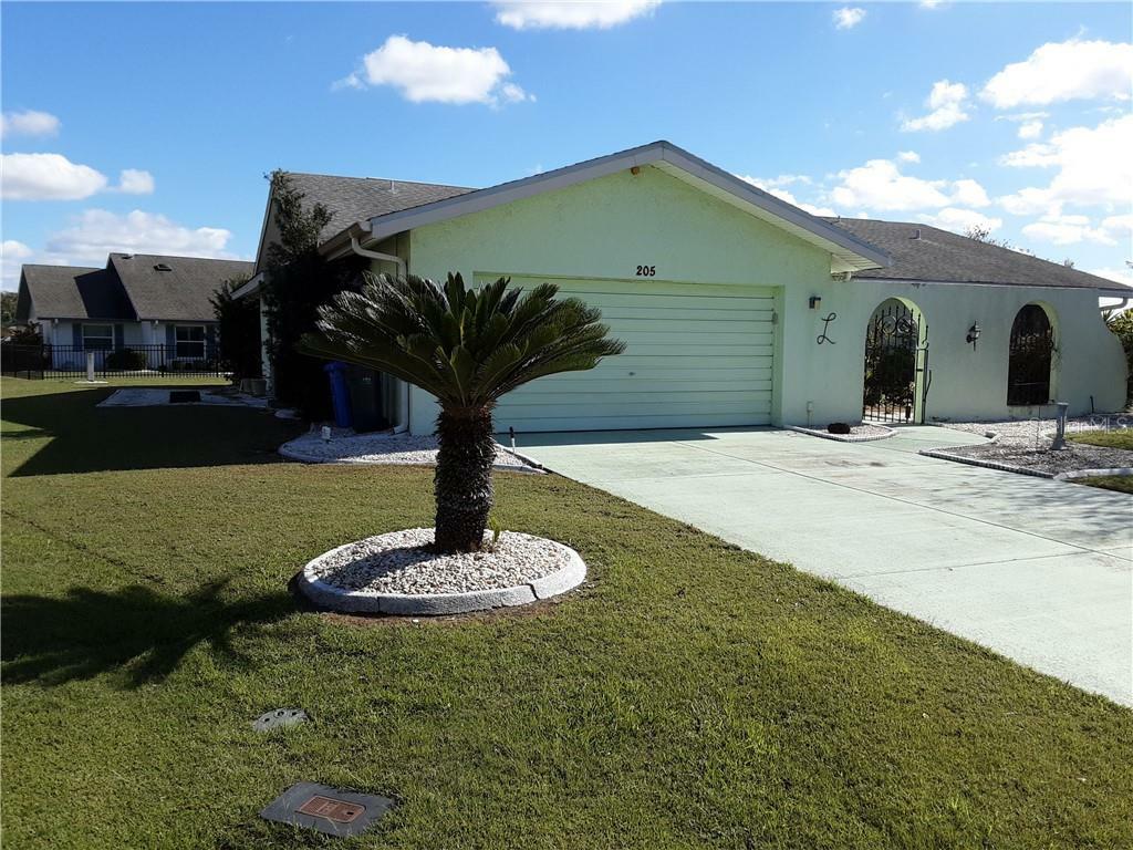 Property Photo:  205 Alanhurst Way  FL 33573 