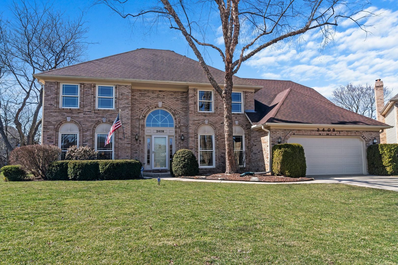 Property Photo: 2409 Cimarron Court IL 60565