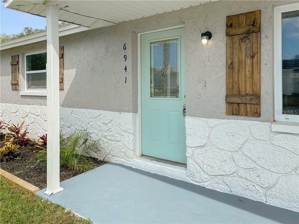 Property Photo:  6941 Twilite Drive  FL 34668 