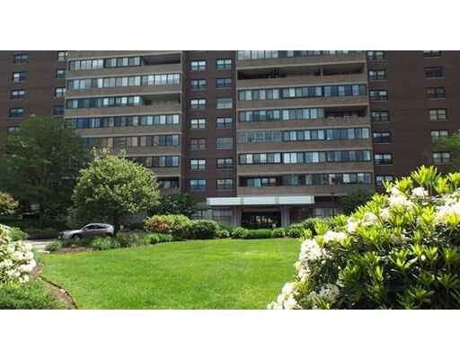 Property Photo:  9 Hawthorne Place 2G  MA 02114 